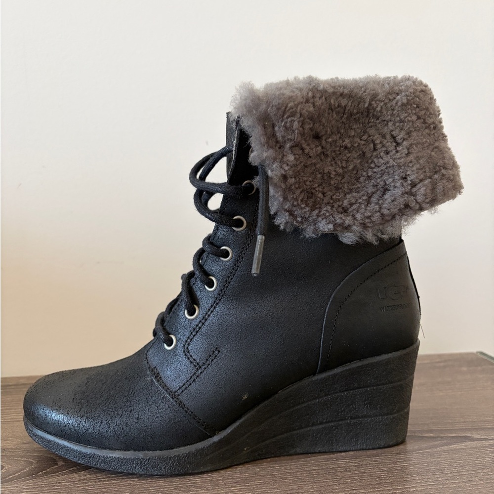 UGG W ZEA Waterproof Wedge Boots – Black, Size 8
